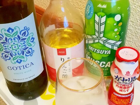 ヨーグルトとサイダーと白ワインとりんご酢のお酒